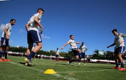 Reservas do Tricolor treinaram com bola em Goiânia