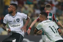 O Botafogo engatou a terceira vitória no Campeonato Brasileiro. Mesmo sem ser brilhante, o Glorioso mostrou eficiência para vencer o Fluminense neste sábado, no Maracanã, o que representou o primeiro triunfo em clássicos em 2019. Alex Santana fez o único gol da partida e recebeu a melhor avaliação, ao lado de Gatito, que também foi destaque. (Notas por Lucas Rezende - reporterbota@lancenet.com.br)