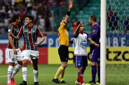 O Fluminense repetiu erros defensivos e acabou derrotado pelo Bahia, neste domingo, em Salvador. O revés fora de casa teve Agenor como vilão, após falha e expulsão do goleiro. Veja as notas do LANCE! após o 3 a 2 na Fonte Nova (Por reporterflu@lancenet.com.br)