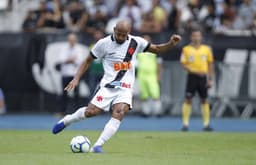 O Vasco criou, tentou, chutou, mas não saiu do 0 no placar e acabou derrotado pelo Botafogo na manhã deste domingo por 1 a 0, no estádio Nilton Santos, pela 7ª rodada do campeonato Brasileiro. Os atacantes do time&nbsp;Rossi e&nbsp;Marrony bem que se esforçaram e criaram boa chances, mas pecaram nas finalizações. Veja as notas do LANCE para o time do Vasco (Por Ricardo Tavares)<br>