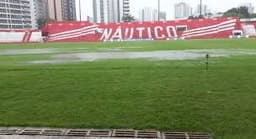 Gramado do Estádio dos Aflitos alagado