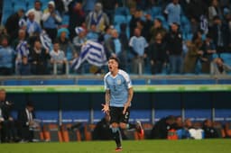 Em um jogo emocionante em Porto Alegre, Uruguai e Japão ficaram no 2 a 2, pela segunda rodada do Grupo C. Suárez e Giménez marcaram os gols da Celeste e foram os destaques da equipe de Óscar Tabárez. Veja as notas do L! por Gabriel Rodrigues (gabrielrodrigues@lancenet.com.br).