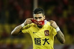 Shandong Luneng x Guangzhou Evergrande - Paulinho