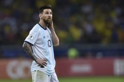 Não será desta vez que Lionel Messi conquistará um título com a seleção principal da Argentina. Apesar disso, o camisa 10 foi o principal jogador de sua seleção na eliminação para o Brasil, na semifinal da Copa América. Ele chutou bola na trave e criou várias ocasiões (notas por Gabriel Rodrigues)&nbsp;