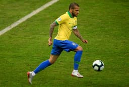 Daniel Alves segue como titular absoluto da Seleção Brasileira, mesmo aos 36 anos