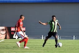 O time americano fez um bom jogo e saiu do Serra Dourada com os três pontos