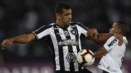 O Botafogo não apresentou um bom futebol nesta quarta-feira e acabou perdendo por 1 a 0 para o Atlético-MG, pelo jogo de ida das oitavas de final da Sul-Americana. Poucos jogadores do Glorioso se destacaram na partida. As melhores notas foram do goleiro Gatito Fernández e João Paulo. Confira todas as avaliações do LANCE! (por Gabriel Rodrigues)