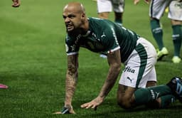 Em Itaquera, o Palmeiras saiu atrás, mas buscou empate por 1 a 1 diante do Corinthians em jogo válido pela 13ª rodada do Campeonato Brasileiro. O trio formado por&nbsp;Weverton,&nbsp;Felipe Melo e Zé Rafael se destacou pelo Alviverde. Veja na sequência as notas do LANCE! para o Verdão no Dérbi. (Por&nbsp;João Vitor Castanheira - joaovitor@lancenet.com.br)