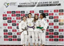 Beatriz Comanche foi campeã na categoria peso-ligeiro, até 44kg, no Brasileiro Sub-18 (Foto: Divulgação)