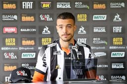 Di Santo assinou contrato com o Galo até o