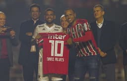 Luis Fabiano e Daniel Alves