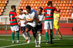 O volante Warian marcou o único gol do Timão na partida