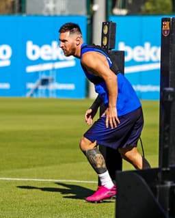 Messi treinando