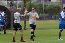 Corinthians vence o São Bento com gol de Boselli após assistência do meio-campista Régis