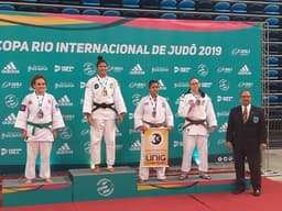 Luana, uma das principais promessas da equipe Umbra, brilhou e ficou com a medalha de ouro no torneio (Foto: Diogo Santarém/TATAME)