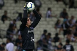 Um jogo morno e sem grandes emoções marcou a noite do Botafogo, mas se alguém se destacou pelo time carioca no Castelão foi o goleiro Gatito Fernandez. O camisa 1 teve uma boa atuação e evitou a vitória do Ceará. Confira as notas em análise do LANCE! (reporterbotafogo@lancenet.com.br).