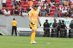 Em tarde infeliz, o goleiro Cássio aceitou chute sem grandes dificuldades de Paulo Henrique Ganso, falhou feio e foi determinante para derrota do Corinthians por 1 a 0 diante do Fluminense. Por conta disso, ele recebeu a pior nota do Timão no duelo. Veja, a seguir, as notas para os jogadores do Corinthians no jogo (Por Gabriel Grey - gabrielgrey@lancenet.com.br)