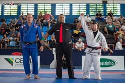 Diogo Lavinge derrotou Luciano Andrade em uma superluta do Brasileiro Master da CBJJD (Foto: Flash Sport)