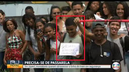 Torcedor do Flamengo exibe cartaz no RJTV