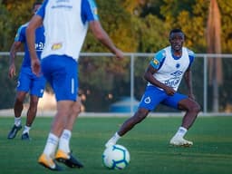 Joel voltou ao time do Cruzeiro após passar por outros clubes e quase encerrar a carreira por um problema no coração