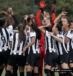 As meninas atleticanas estrearem com vitória na competição, batendo o Futgol por 5 a 0