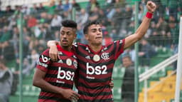 Bruno Henrique e Reinier formaram dupla de ataque do Fla na Arena Condá