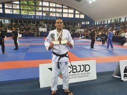 Faixa-preta da PMERJ brilhou no Rio Open Brasil e levou o ouro duplo (Foto: Reprodução)