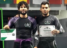 Dudu Azevedo foi graduado em duas modalidades pelo ex-UFC Milton Vieira (Foto: arquivo pessoal)