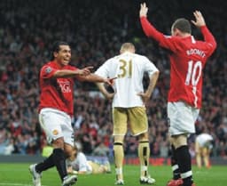 Carlitos Tevez e Wayne Rooney nos tempos de Manchester United