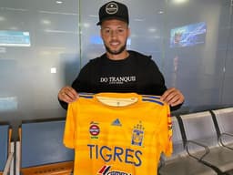 Nico López com a camisa do Tigres