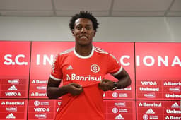 Moisés apresentado no Internacional