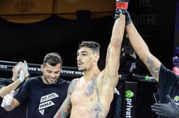 Pedro Machado venceu em sua estreia no Future e chegou a sua terceira vitória no MMA (Foto: Marcos Santos/ Future FC)