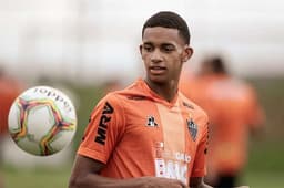 Dylan já aparece no BID, da CBF, mas ainda aguarda liberação para poder entrar em campo pelo alvinegro