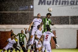 O duelo entre Leão e Coelho foi de muitta vontade em campo, mas um jogo ruim de se ver na parte técnica