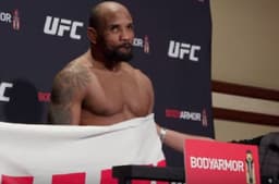 Yoel Romero precisa tirar a roupa para cravar limite dos médios (Foto: Reprodução/YouTube/MMA Figthing)