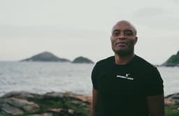 Anderson Silva revelou que gostaria de ter parado de lutar ainda em 2012 (Foto: Reprodução)