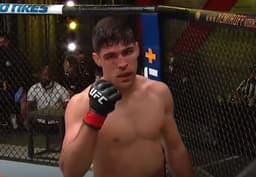 Luque conquistou mais um nocaute no UFC e garantiu o bônus de US$ 50 mil (Foto: Reprodução/YouTube/UFC Brasil)