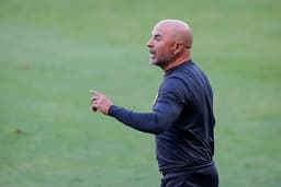 Sampaoli ficou satisfeito com a evolução do time no clássico diante do América-MG