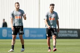 Carlos Augusto e Danilo Avelar - Treino Corinthians