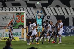 O Galo finalizou muito, 30 vezes, mas não teve um índice bom de acertos no duelo com o Fogão