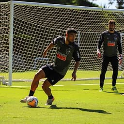 Bruno tem sido relacionado constantemente por Jorge Sampaoli, mas deve voltar ao clube que o revelou