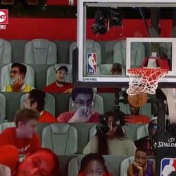 NBA arquibancada virtual torcedor fazendo a barba