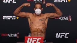 Nuguetti bateu a marca do peso-leve e está pronto para o UFC Vegas 10 (Foto: Reprodução/YouTube/UFC)