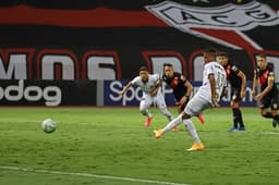 Keno foi o nome da noite do Galo ao marcar três gols na vitória por 4 a 3 sobre o Atlético-GO