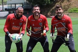 Everson, Victor e Rafael demonstram entrosamento e bom ambiente no Galo