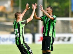 Os gols do time mineiro foram marcados ainda no primeiro tempo por Gustavinho e Goldeson