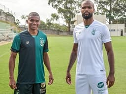 Juninho e Moisés foram os modelos para a divulgação do novo manto americano