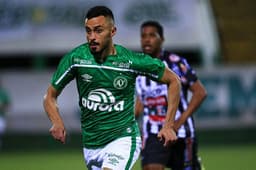 Anderson Leite, da Chapecoense, contra o Operário-PR