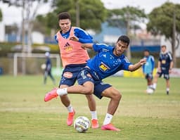 Matheus Índio(com Marquinhos Gabriel) só está treinando na Toca da Raposa sem previsão de ser inscrito no elenco da Raposa