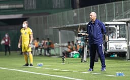 Felipão viu seu time mais organizado e concentrado em campo diante da Chape